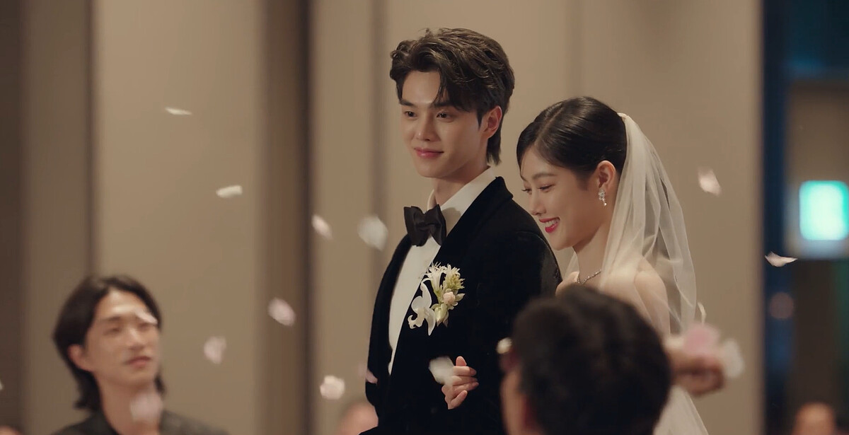 到曦九元接受賓客祝福，順利結婚了