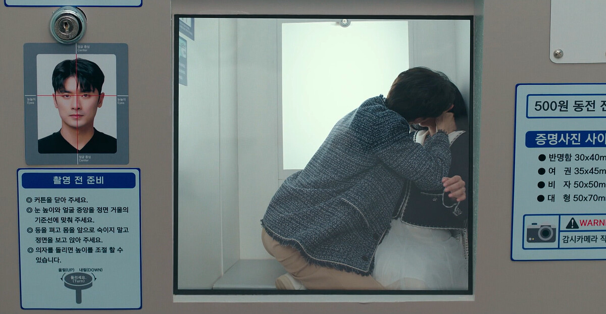 ​九元魔法失靈，使出&rdquo;擋住就看不見&rdquo;的人類大絕招&rdquo;親吻&rdquo;