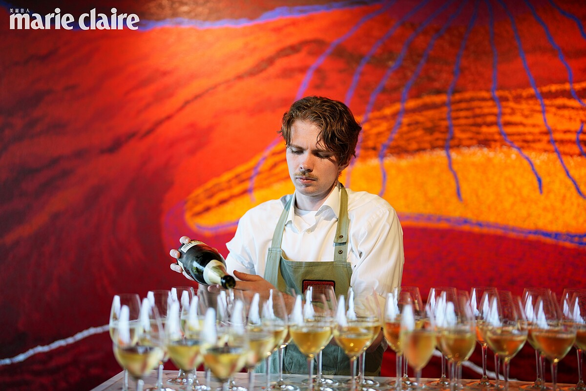 餐會之前先品飲搭配前菜的酒款 2016 St Hubert&rsquo;s Blanc de Noir。