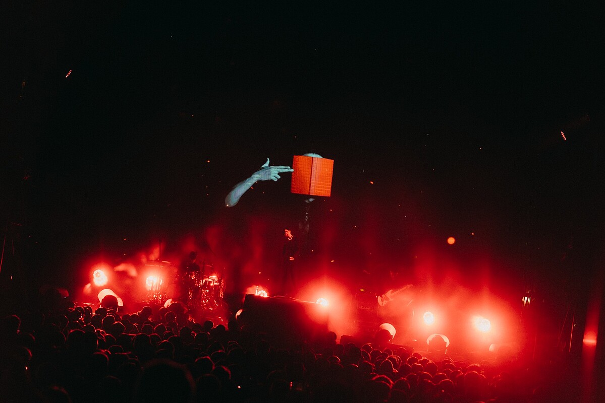 06_這次演唱會的構思，主要是因為一整年的工作非常疲累，希望和大家一起將心裡的積淤年終掃除，才能過個清爽的年。