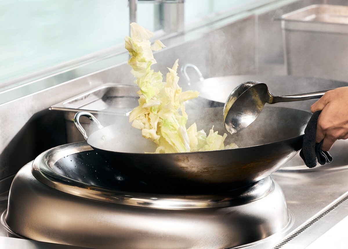 以全球獨創有的「鑊氣」的蝦湯拉麵為特色。