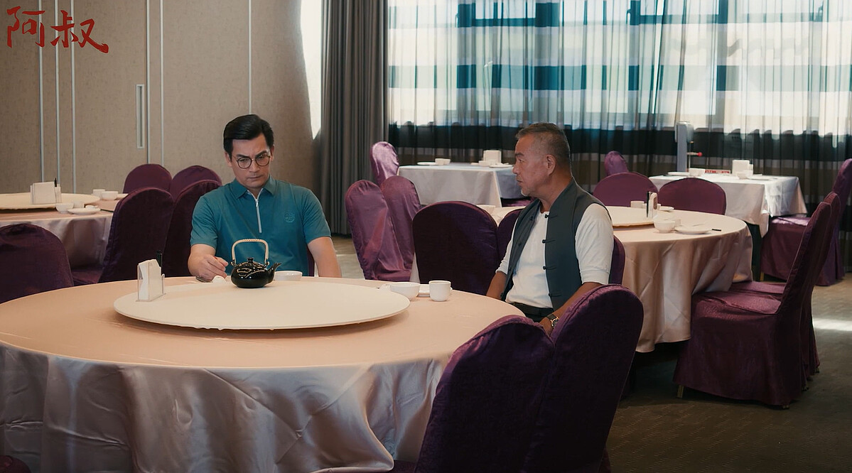 文俊(左)私下拜託阿文師(右)，被拒絕選邊站