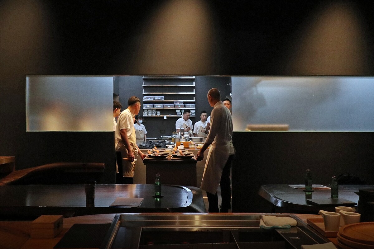 透過 Chef Andre 拜訪每一位職人的故事與談話過程作為料理概念主軸。