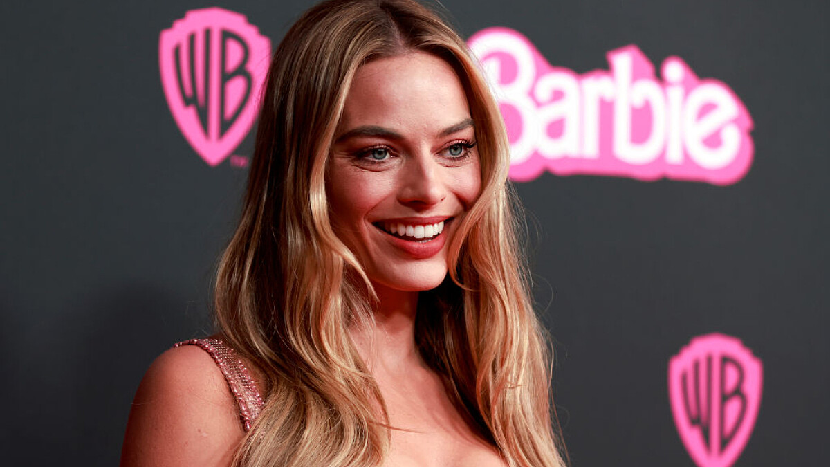 瑪格羅比揭露《芭比》製作祕辛，談對打《奧本海默》：「如果你怕跟我們對打，那你們可以換阿。」