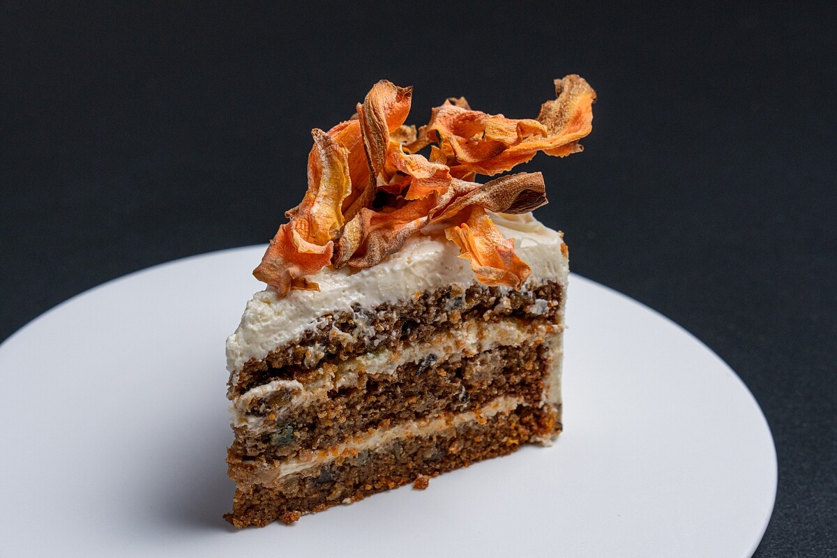 味噌乳酪霜紅蘿蔔蛋糕。