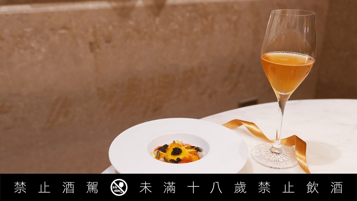 「2020 Domaine Antoine Marois Hermine Cidre Brut」搭配第一道前菜。
