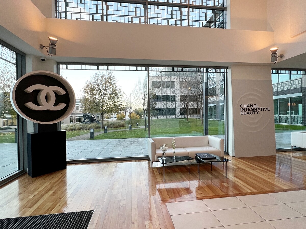 法國巴黎香奈兒「龐坦創新研究中心」大廳接待處。