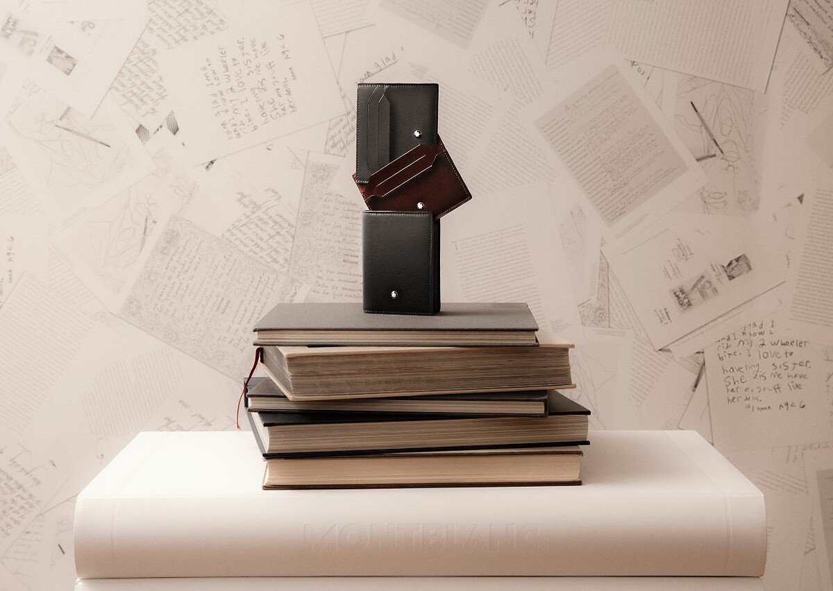 MONTBLANC 大師傑作系列卡夾，勃根地紅、典雅灰 NT$8,000~10,200。