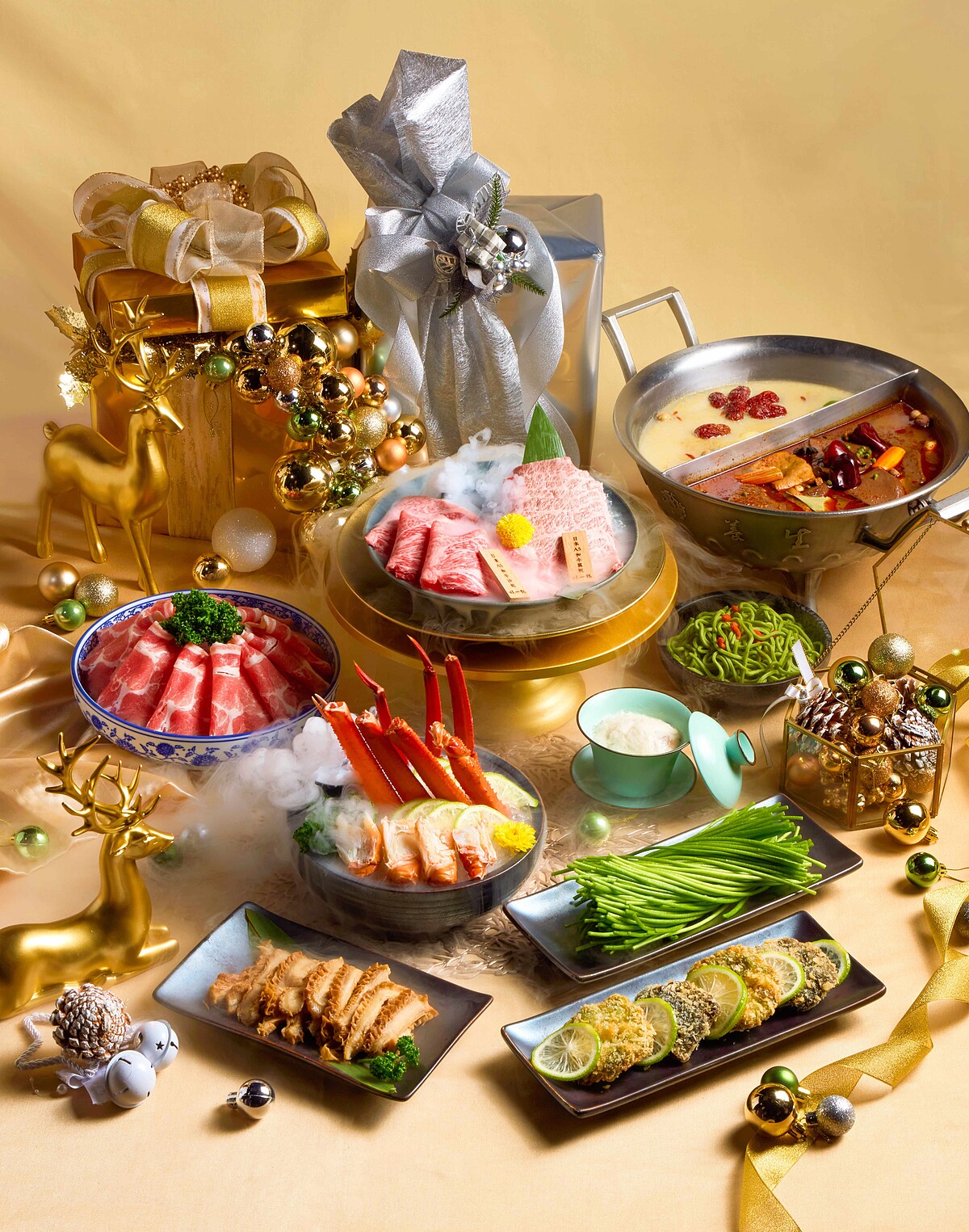 這一鍋期間限定「金奢聖誕套餐」集結奢華海鮮與肉品的美味饗宴