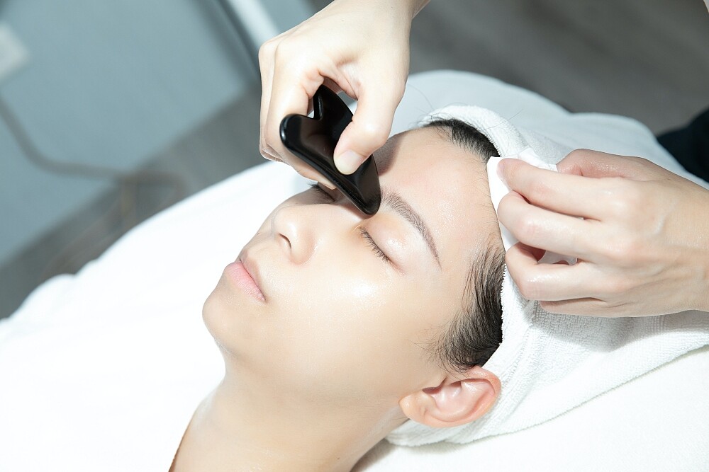 盎然Revive SPA英草社光燦。塑顏課程。