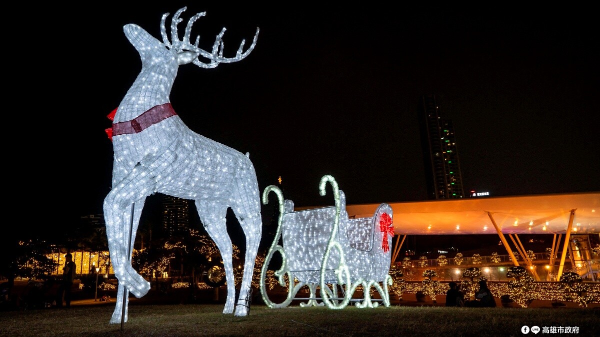 5米高的純白麋鹿「冬夢精靈」