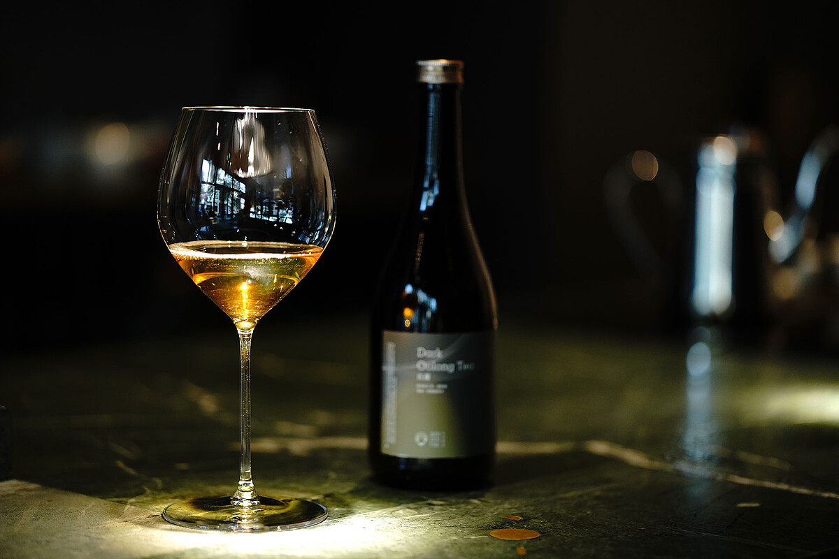 英法金賞茶禮盒內含兩款茶「紅烏龍 鹿野紅烏龍」和「貴妃 蜜香烏龍」，皆是藍大誠的心血之作。