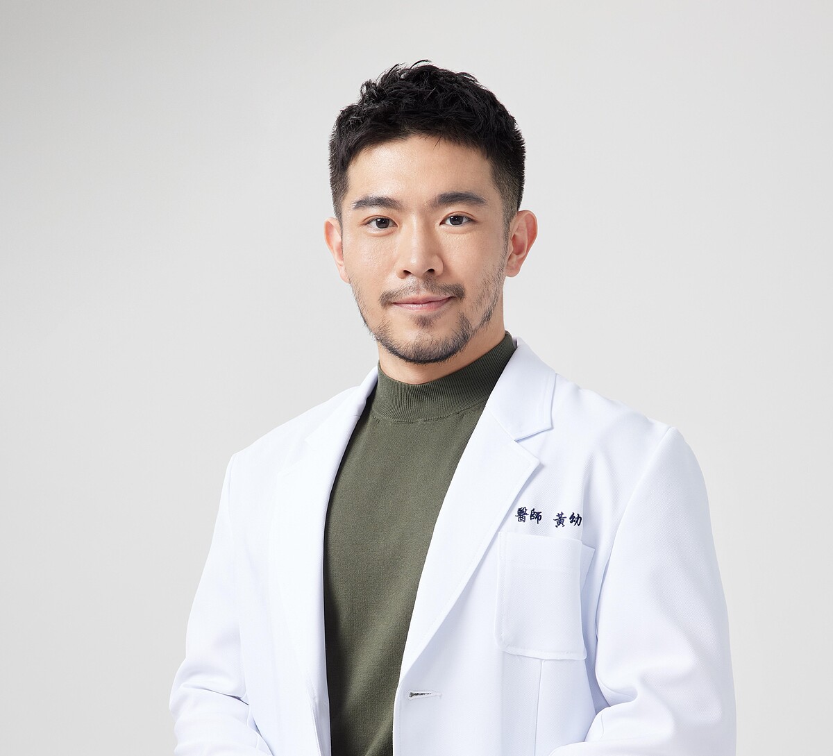 諮詢專家：皮膚科醫師黃幼鳴 現任Lexcellence'越診所醫師。 經歷：臺大醫院皮膚部兼任主治醫師、臺大醫院皮膚部總醫師、臺大醫院皮膚部住院醫師。