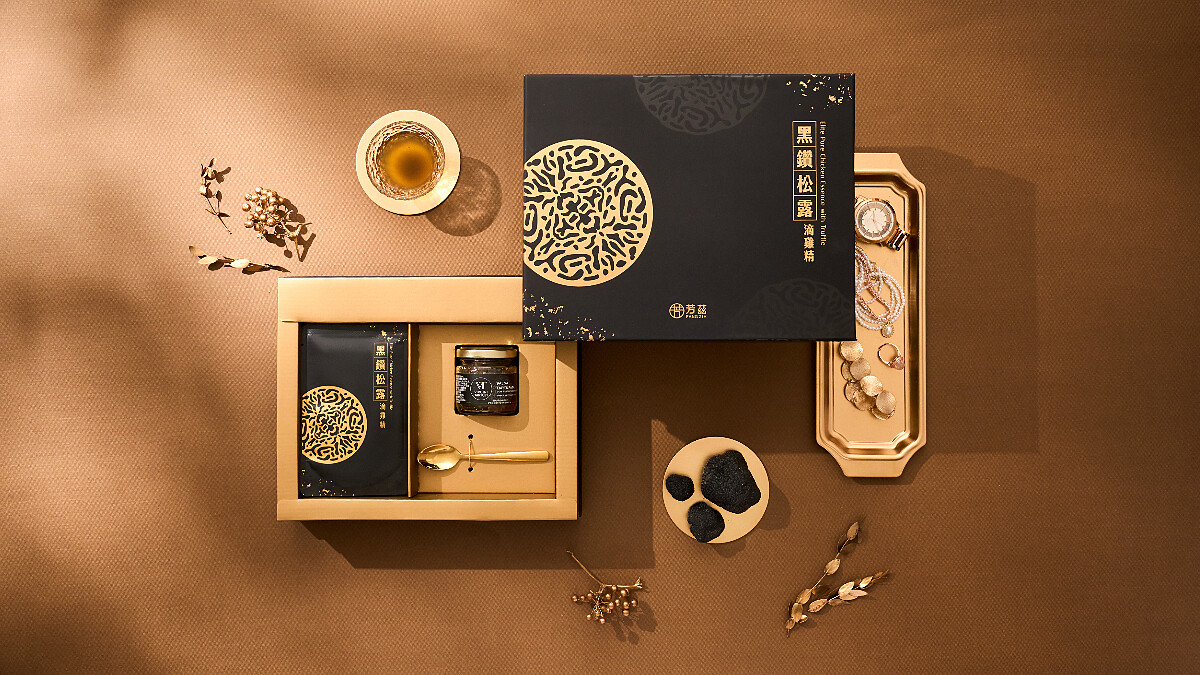 珍貴黑松露X滴雞精界愛馬仕──芳茲「黑鑽松露滴雞精」頂奢成分滋養元氣活力，風尚黑金超高顏值，根本是過年送禮第一名選擇！