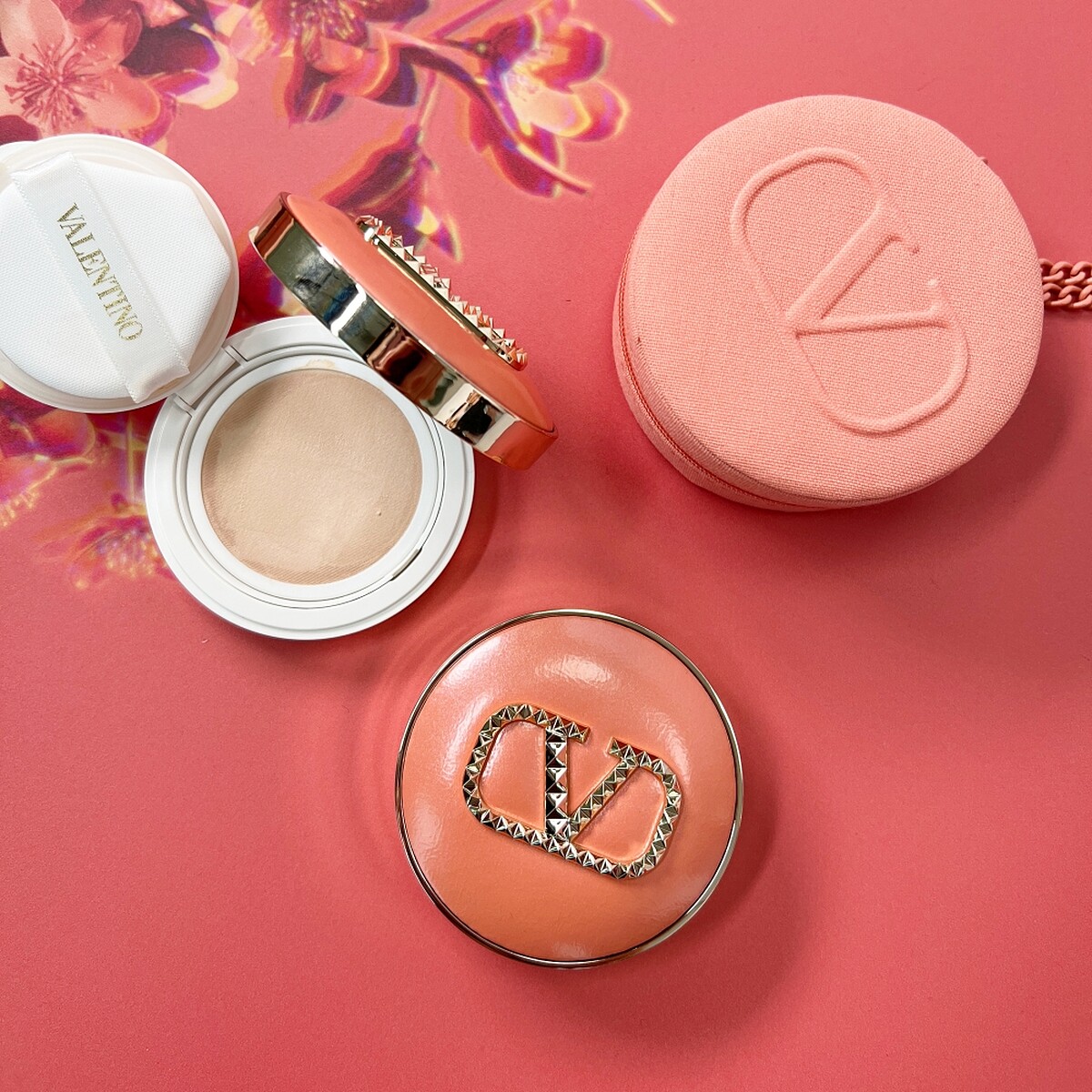 VALENTINO BEAUTY高訂光感氣墊粉餅繁花珊瑚限量版，NT2,900