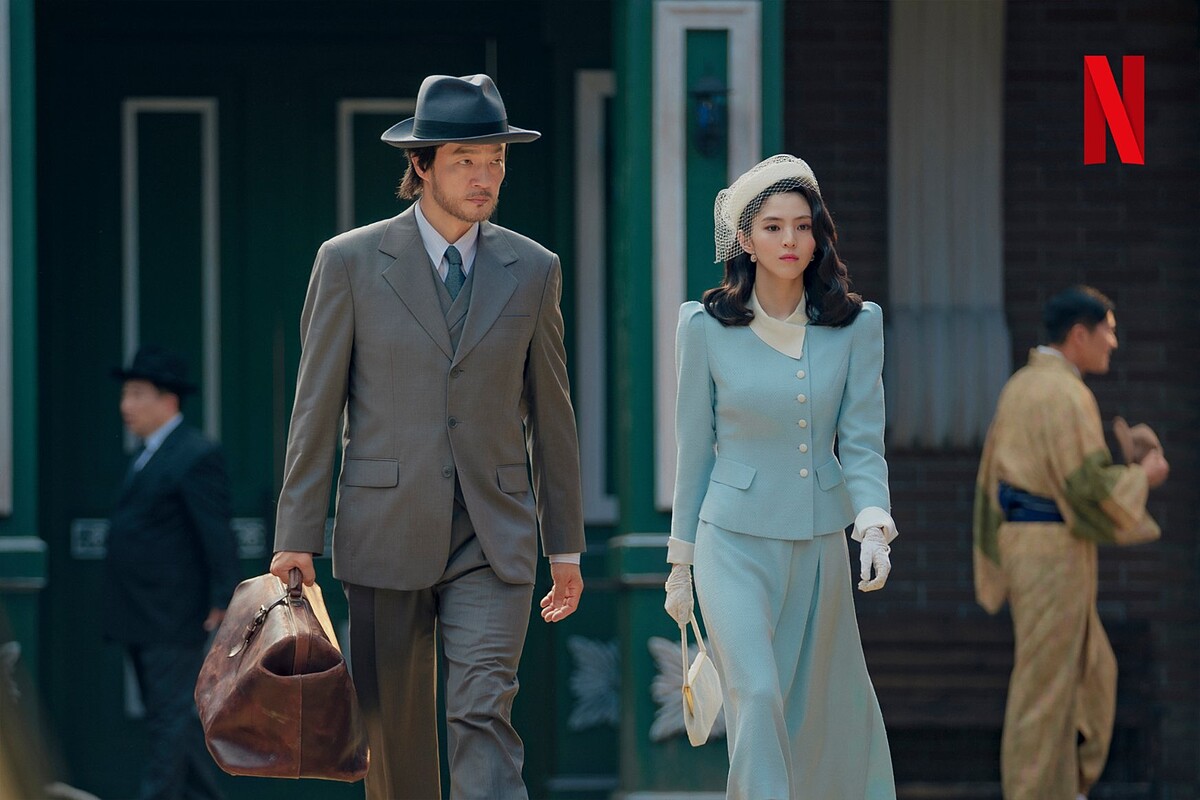 尹采玉父女偽裝成上流人士要進入甕城醫院