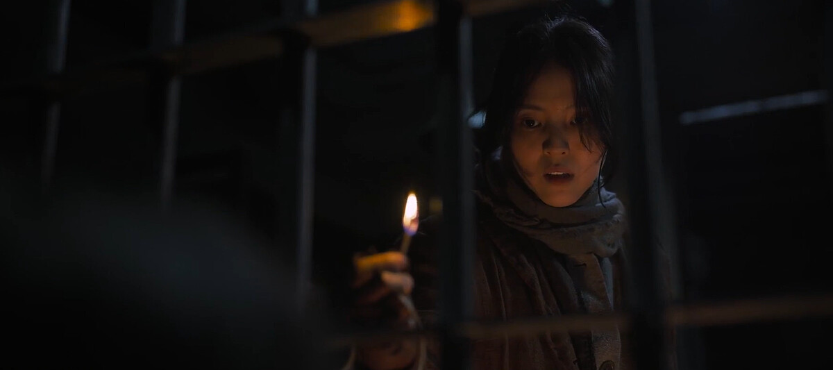 尹采玉等待張泰尚外援時，探勘醫院發現實驗室裡關押兒童