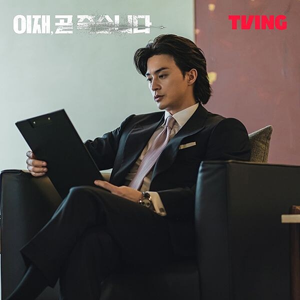 金智勳再度扮演殺人不眨眼的大魔王泰宇