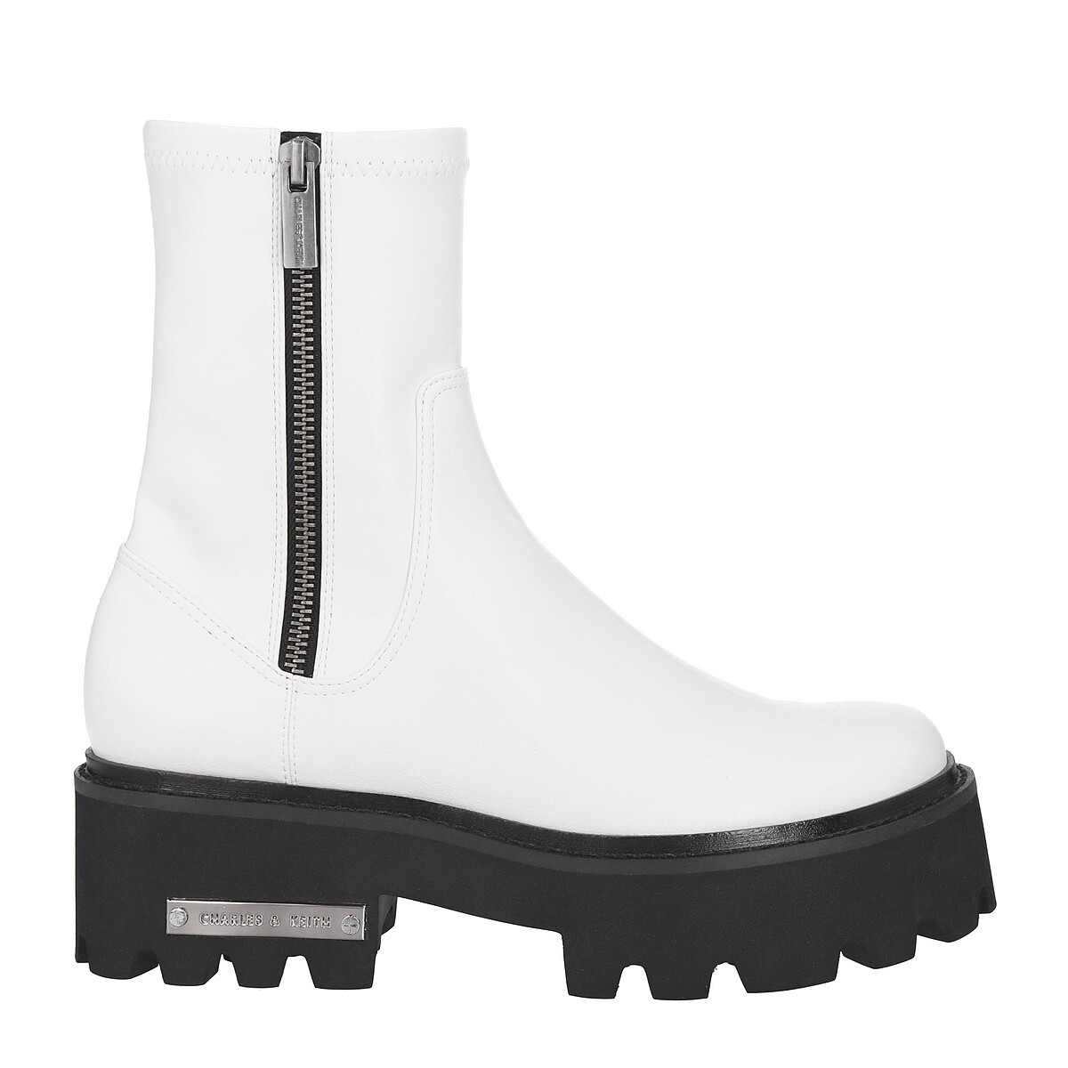 CHARLES & KEITH 素面拼接厚底短靴，NT2,790。