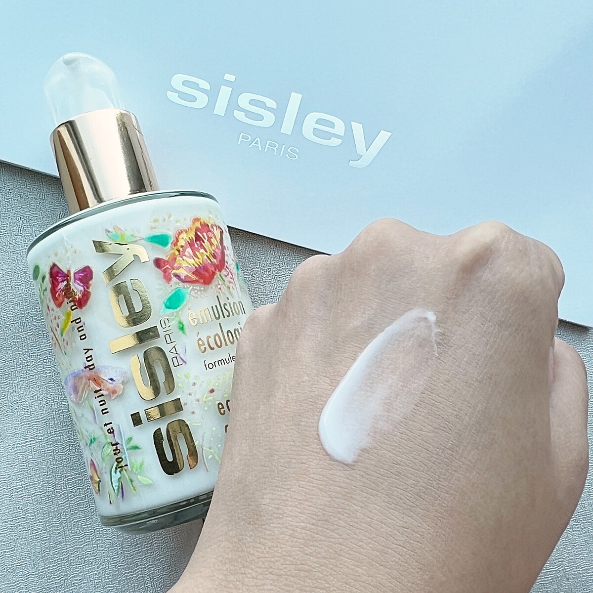 Sisley絕色牡丹系列全能乳液質地。