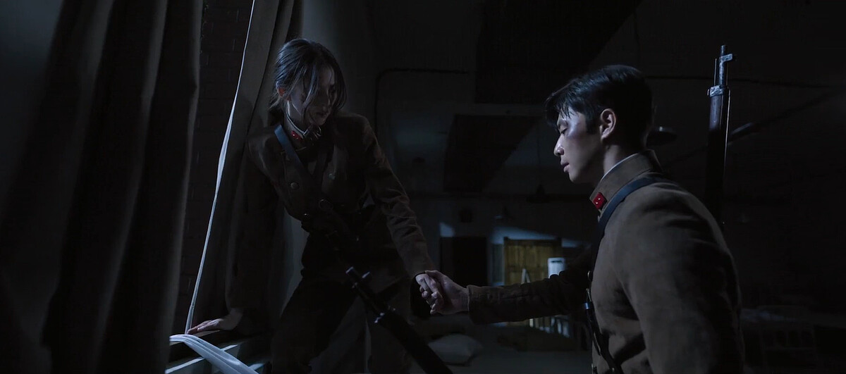 張泰尚突然牽尹采玉的手，這下真的要說再見了