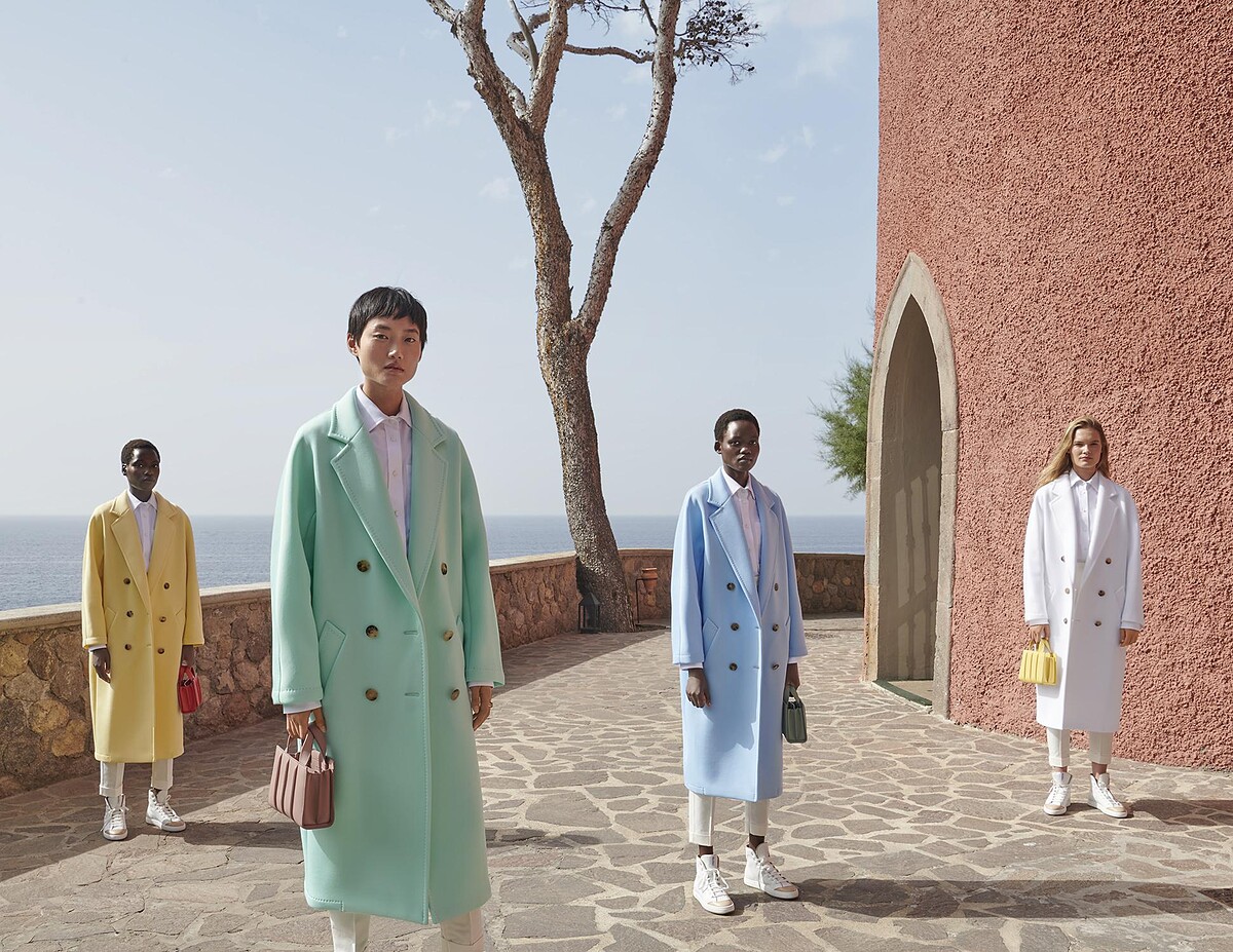 2022推出101801 Light大衣，適合在微涼的春、秋季節穿著，為女生提供更多的穿搭選擇。