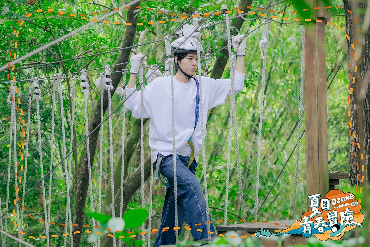 《Ozone夏日青春冒險》野猴子探險森林體驗當叢林泰山。