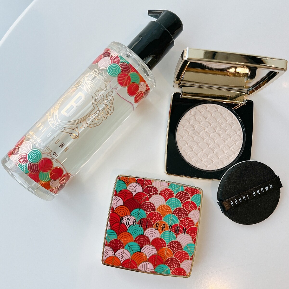 Bobbi Brown輕隱毛孔柔焦蜜粉餅-幸運光采版，NT1,700