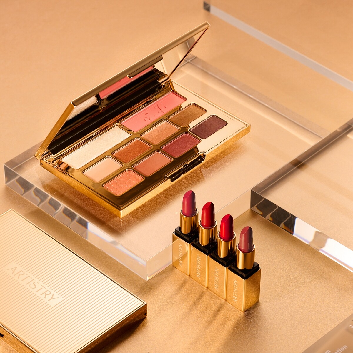 ARTISTRY開運錦鯉彩妝系列形象圖。