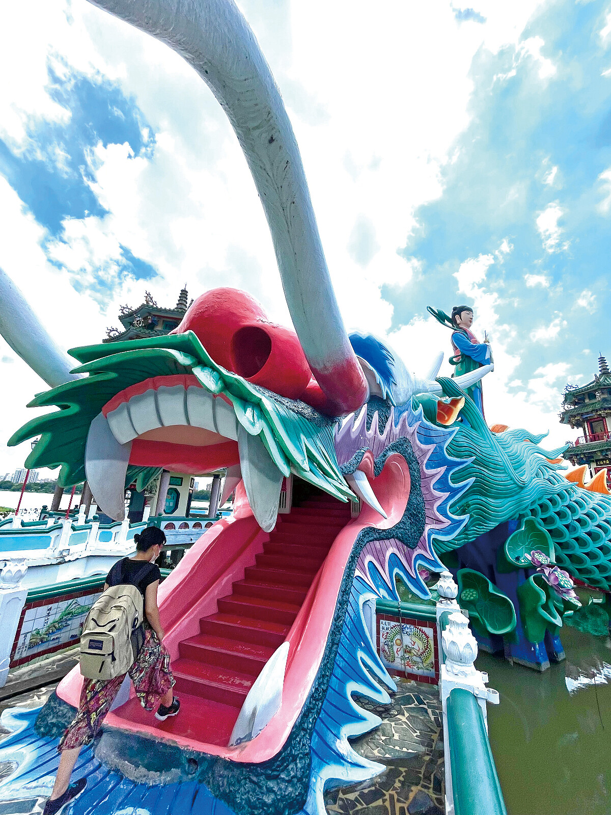 高雄左營蓮池塘春秋閣龍虎塔。攝影／李清志 大塊文化提供 