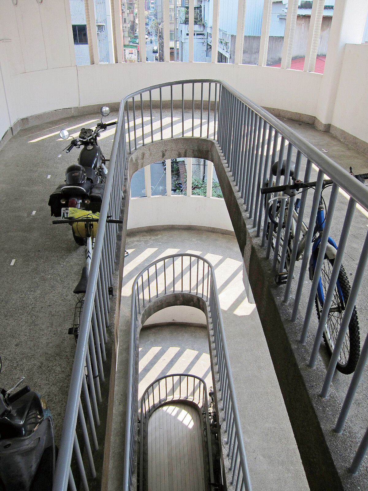 台北吉林路機車道公寓。攝影／李清志 大塊文化提供 