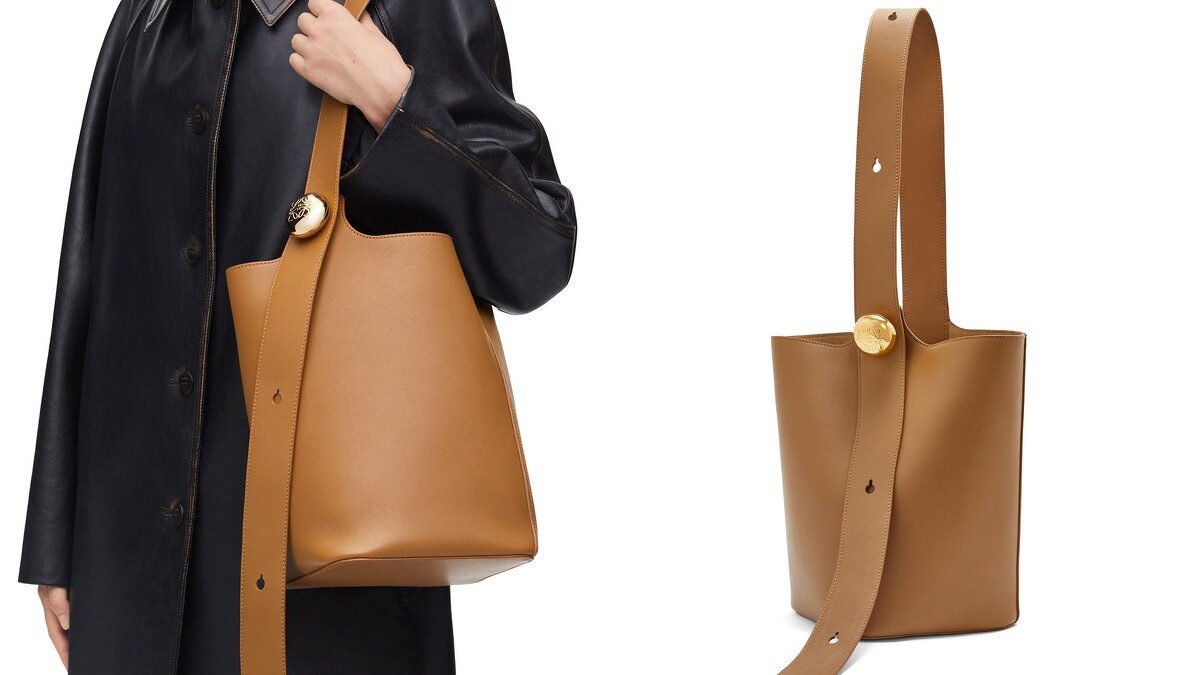 Loewe Medium Pebble Bucket bag，NT$89,000。