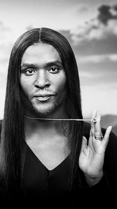 知名造型師Law Roach演繹寶格麗與救助兒童會形象廣告#WITHMEWITHYOU (直式)