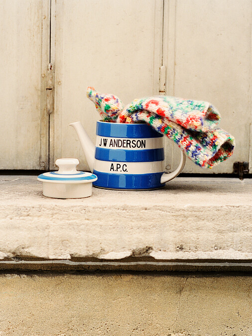 聯名系列包含居家用品亮點,包含馬克杯、茶壺等。