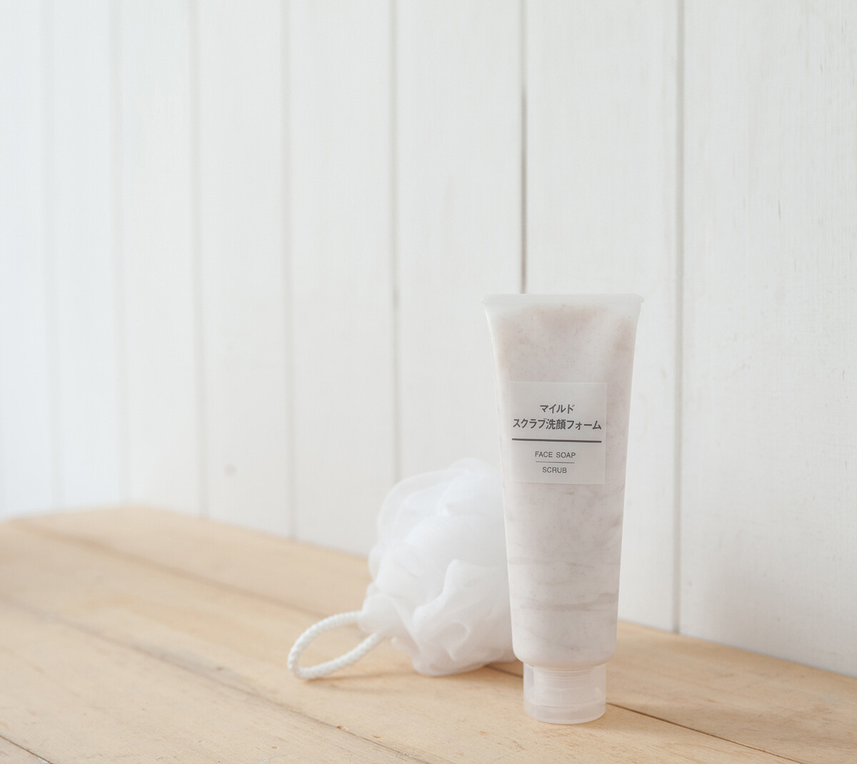 MUJI溫和去角質洗面乳。