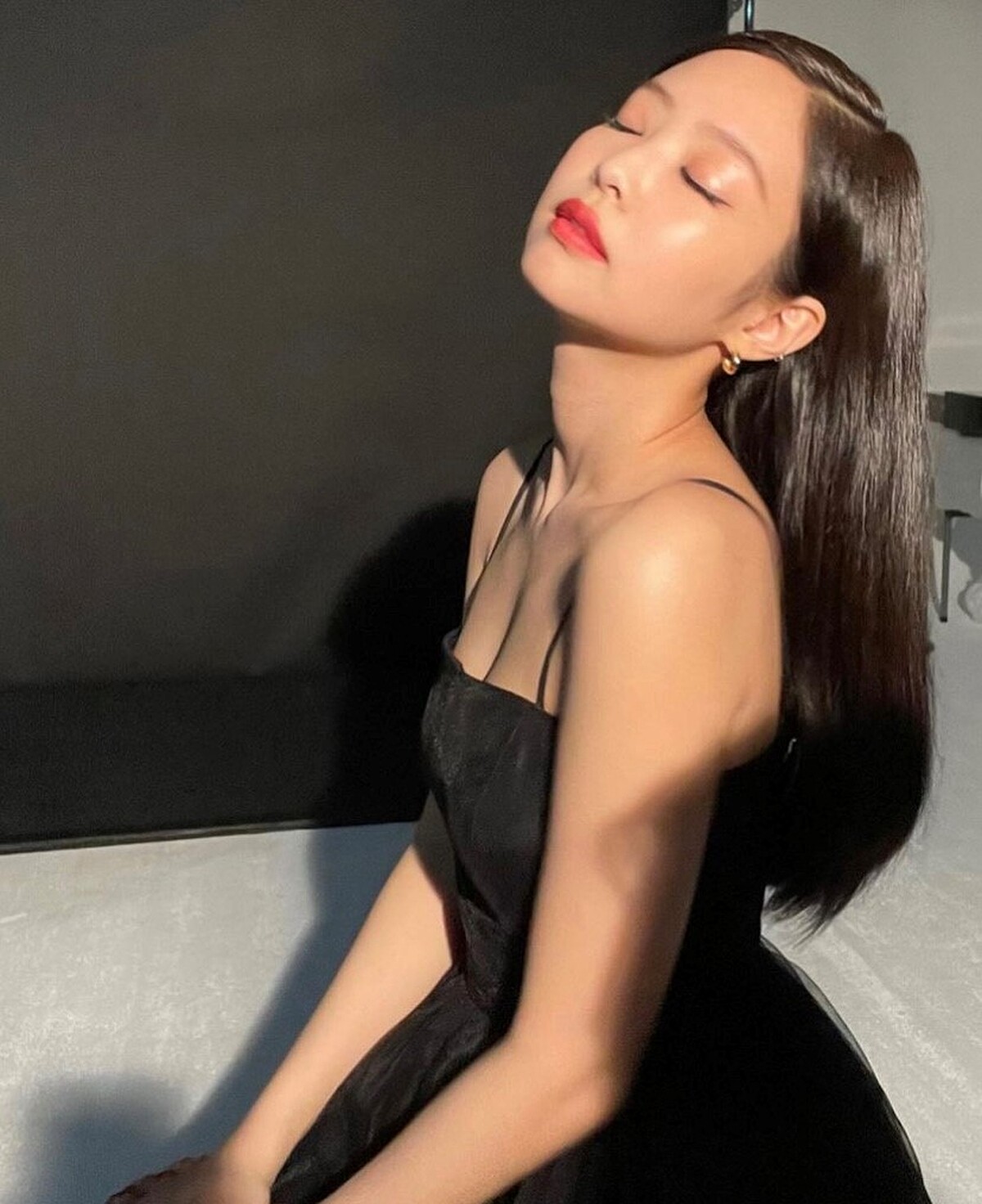 Jennie這樣穿搭珠寶02：耳環