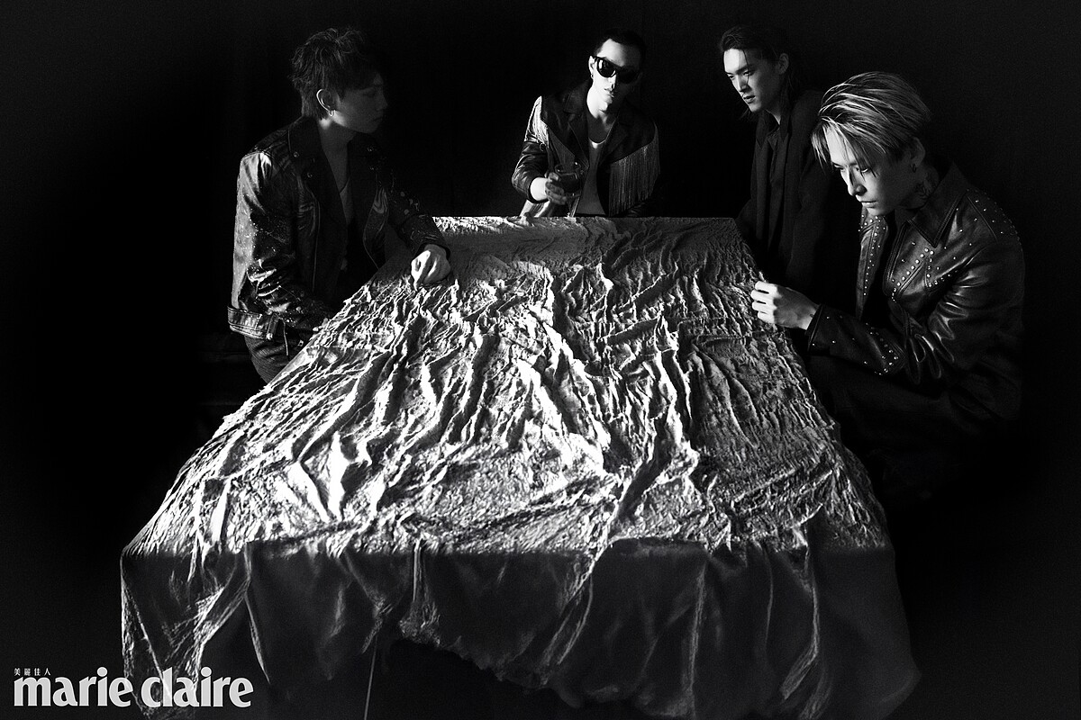 李沂邦／黑色皮革塗鴉騎士外套，CELINE；白色無袖背心，Calvin Klein；金蔥細紋西褲，AllSaints。蔡維澤／鑽飾流蘇黑色皮革外套，CELINE；白色無袖背心，AllSaints。鄭光良／黑色寬鬆西裝外套，Saint Laurent；咖啡色動物紋上衣，John Varvatos。徐維均／黑色鉚釘皮革外套、黑色立領針織毛衣，both by CELINE；黑色皮革長褲，AllSaints。