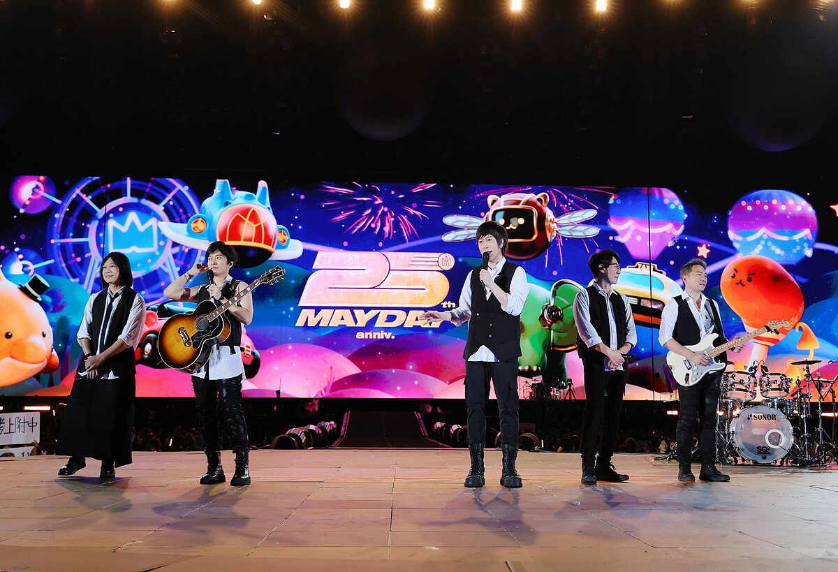 五月天在臺中洲際棒球場舉辦《回到那一天》25週年巡迴演唱會