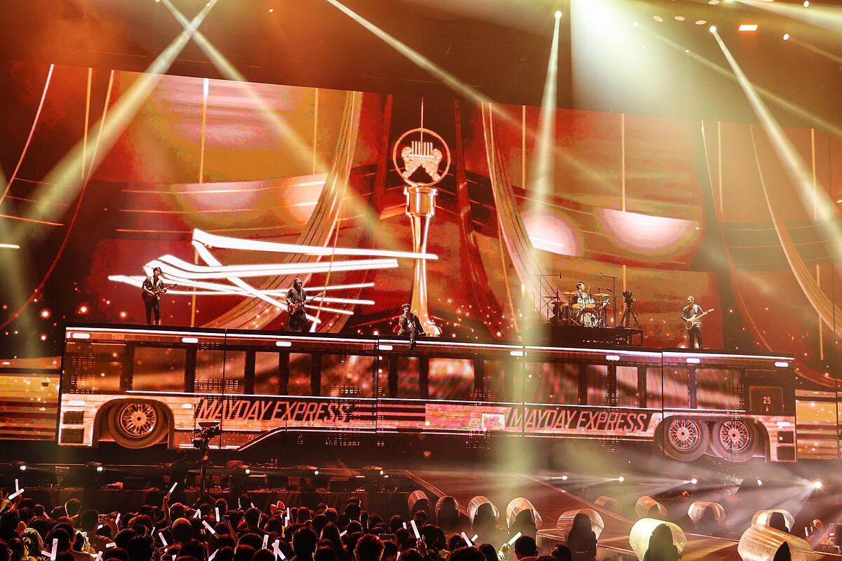 五月天25年的音樂軌跡包括橫掃7座金曲獎的《第二人生》專輯