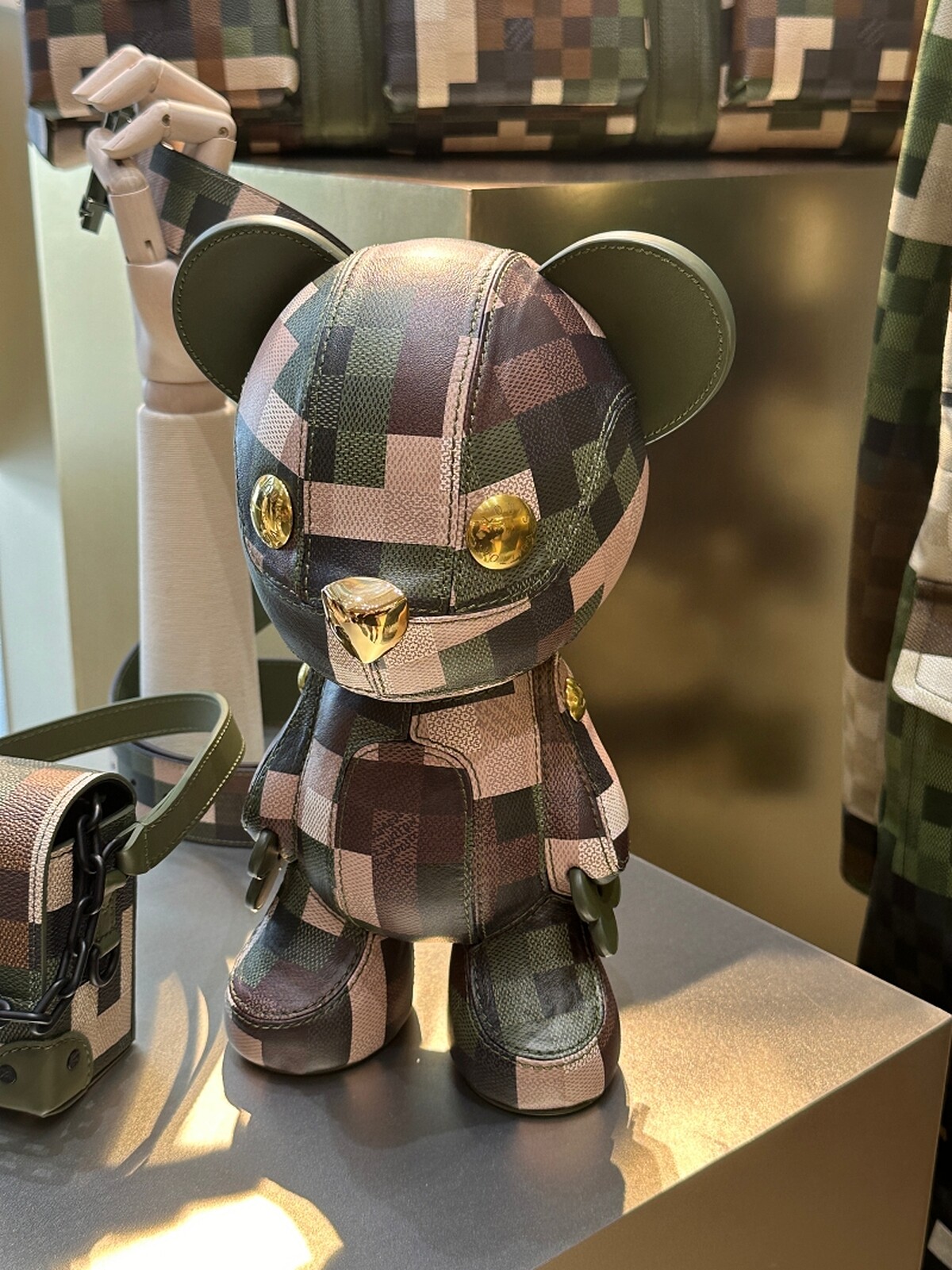 Louis Collectible NT.194,000