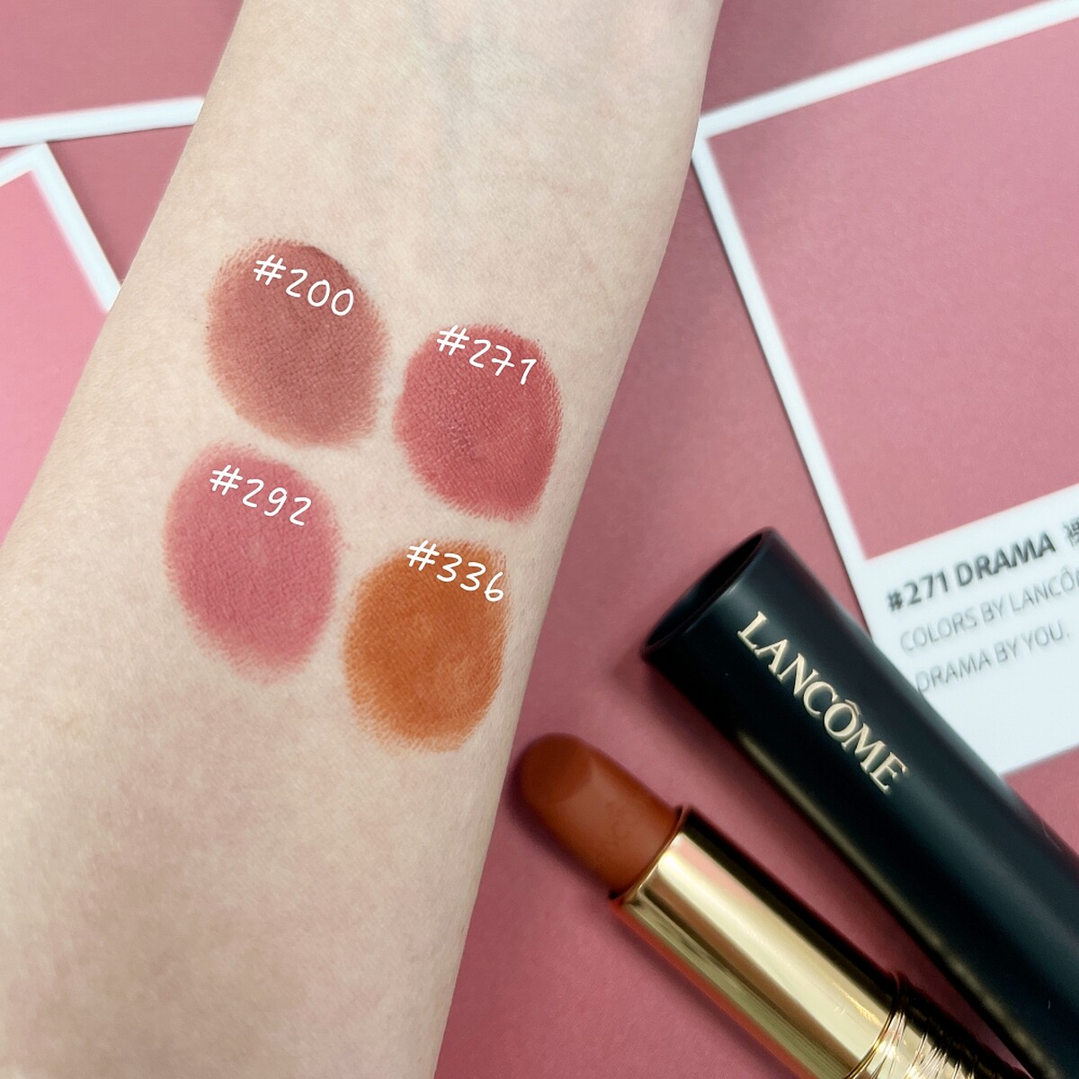 蘭蔻絕對完美唇膏絲絨霧感2024新色推薦色手部試色。