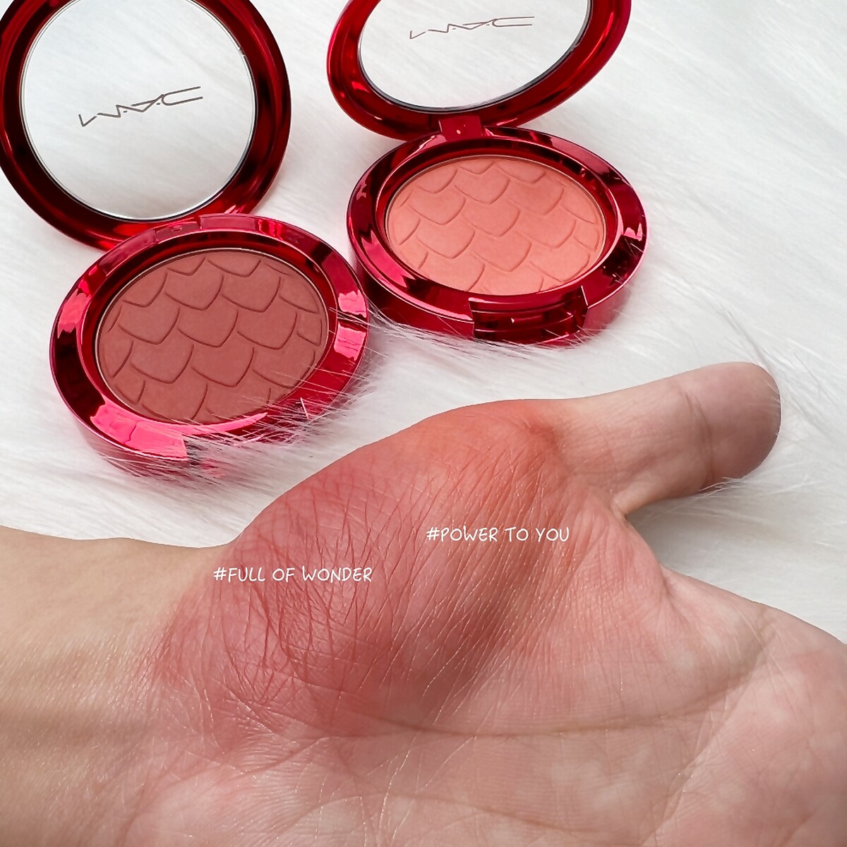 M.A.C熾愛之心時尚腮紅 (#FULL OF WONDER 暖郁勃根地、#POWER TO YOU蜜桃香檳)，NT1,750