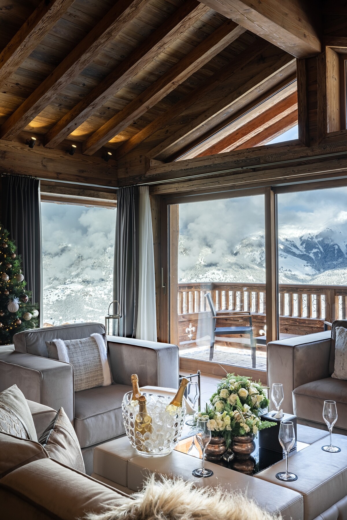 客房猶如度假豪華宅邸。