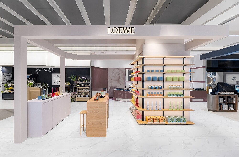 LOEWE 香氛限時體驗店@Diamond Towers店櫃。