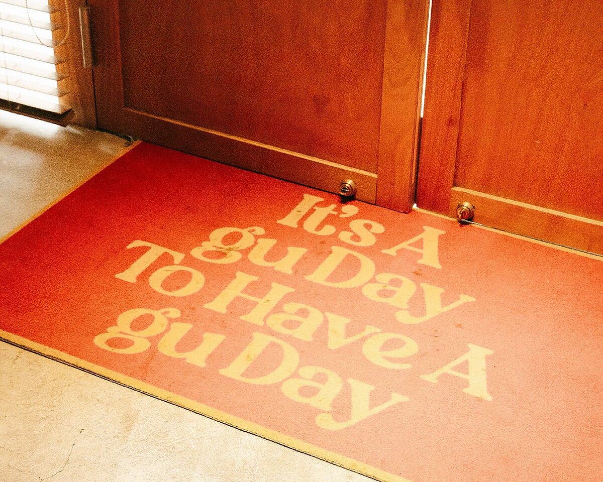 輕鬆無國界的居酒屋空間。