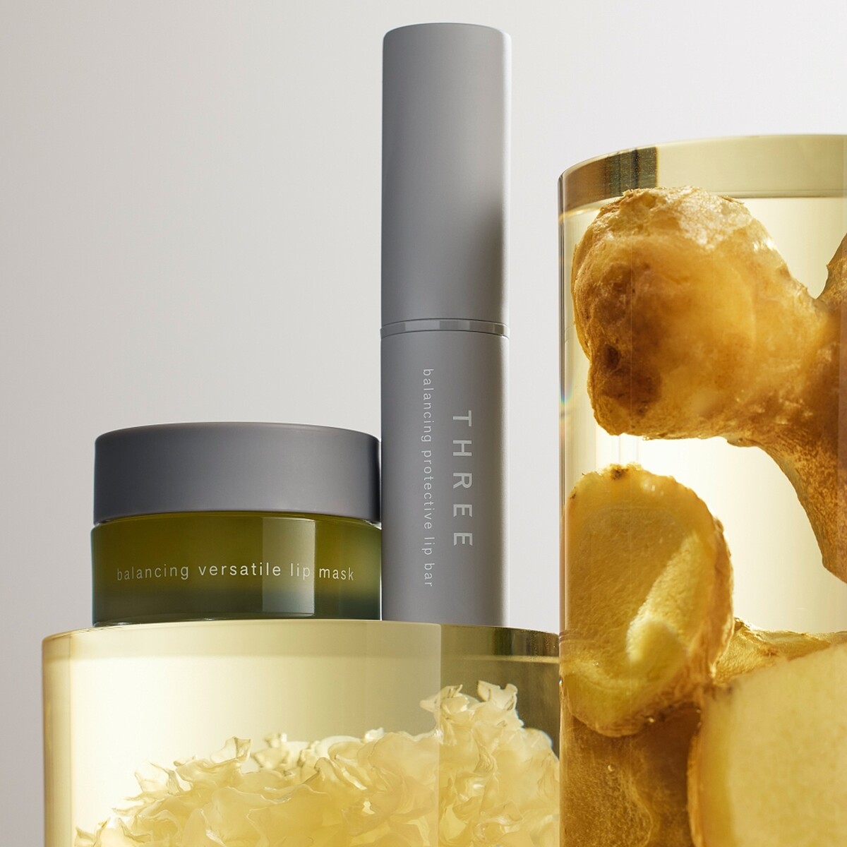 Three平衡防護潤唇膏與平衡奢潤護唇膜。