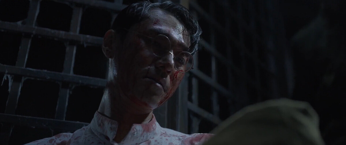 加藤抱著嬰兒滿意笑著，災難始於科學慾望，加藤科學怪人什麼時候才願意收手？