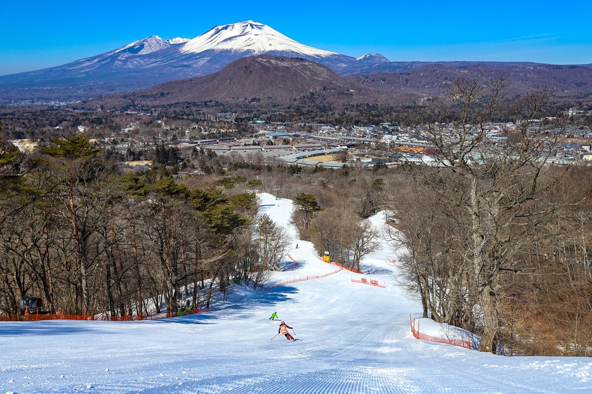 「輕井澤王子滑雪度假中心」。