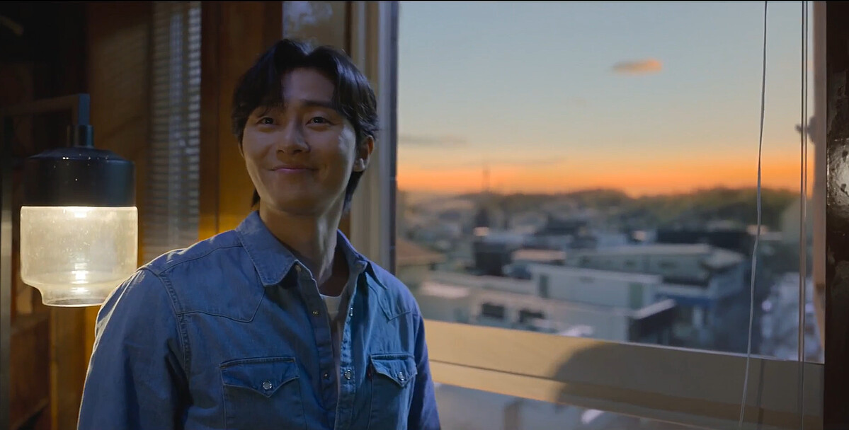 和張泰尚一模一樣的青年&rdquo;浩載&rdquo;，擺出一模一樣的招牌笑容