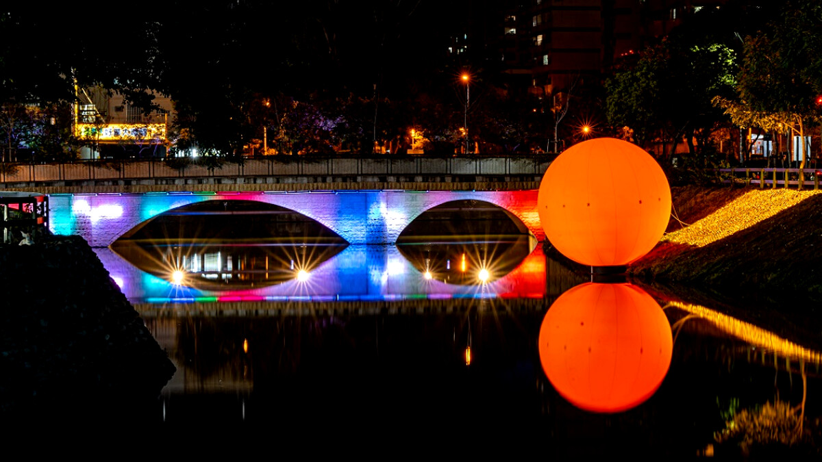 萬年溪燈區-《冉球》